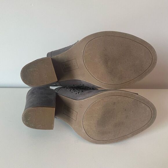 American Eagle Womens Sandals Size 6.5 Grey Laser Cut Peep Toe Sling Back Heels - Picture 6 of 7